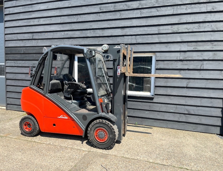 Linde H30T Heftruck LPG TRIPLO FREELIFT