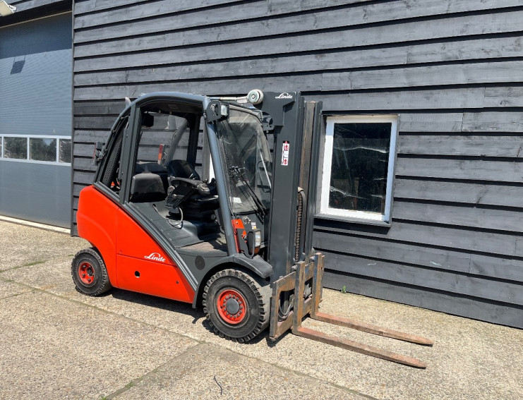 Linde H30T Heftruck LPG TRIPLO FREELIFT