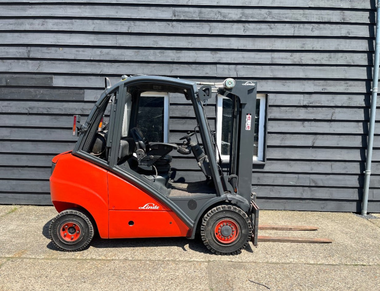 Linde H30T Heftruck LPG TRIPLO FREELIFT